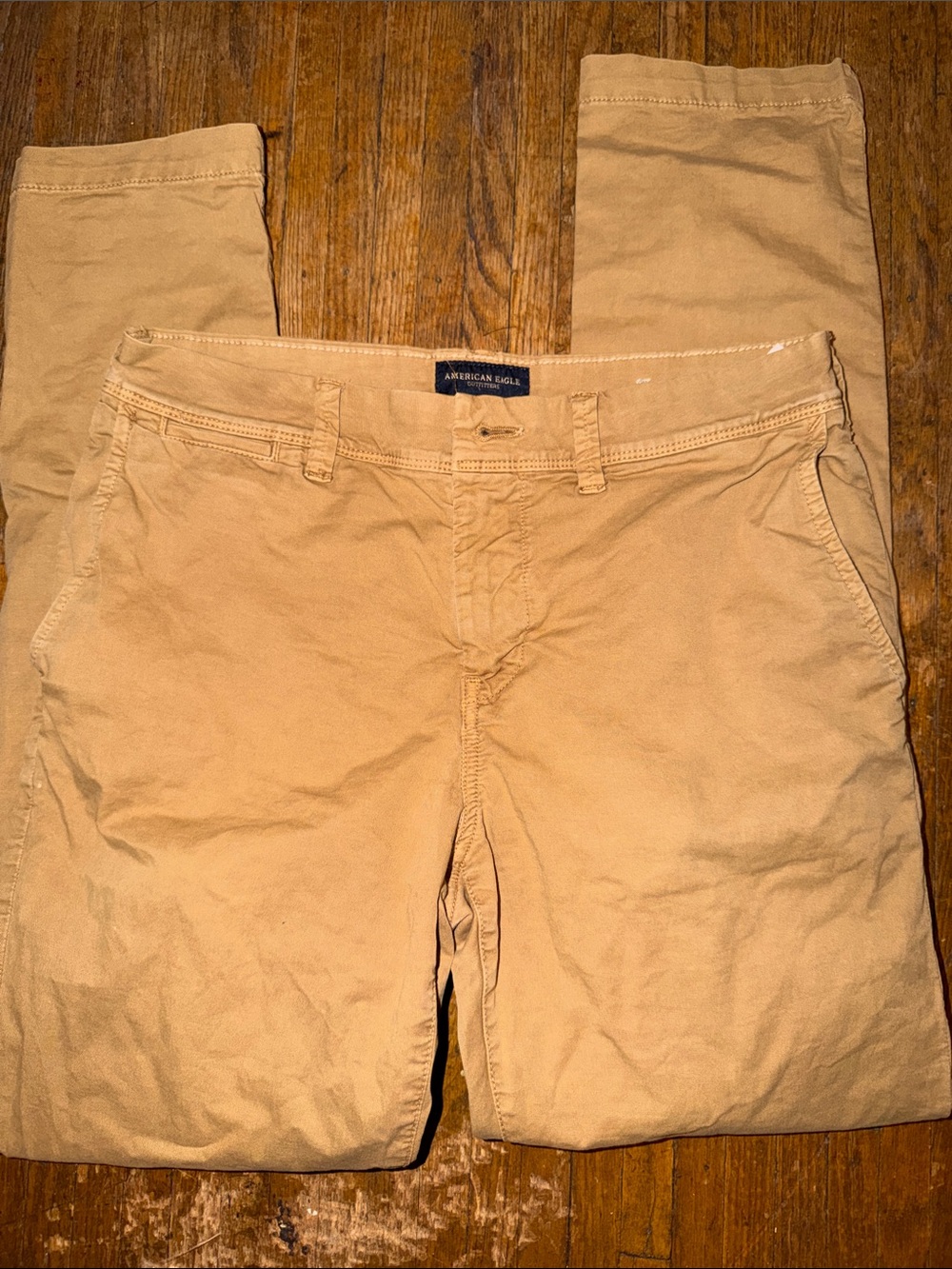 3/$15. Men’s American Eagle khakis 30/32